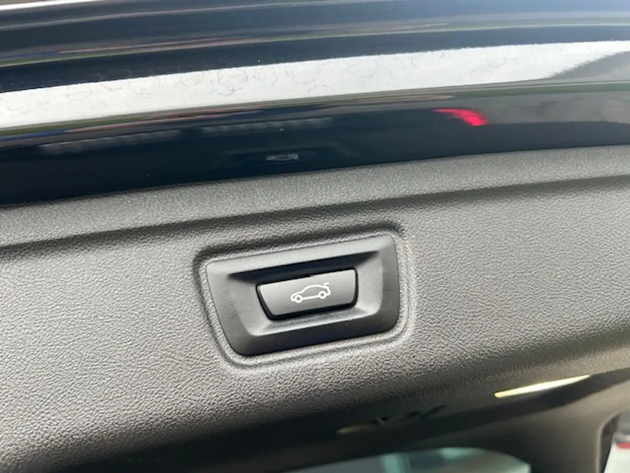 BMW 318 iA Touring M Sport / GPS + / Carplay / LED / Trekhaak / 18" / Black Pack 18