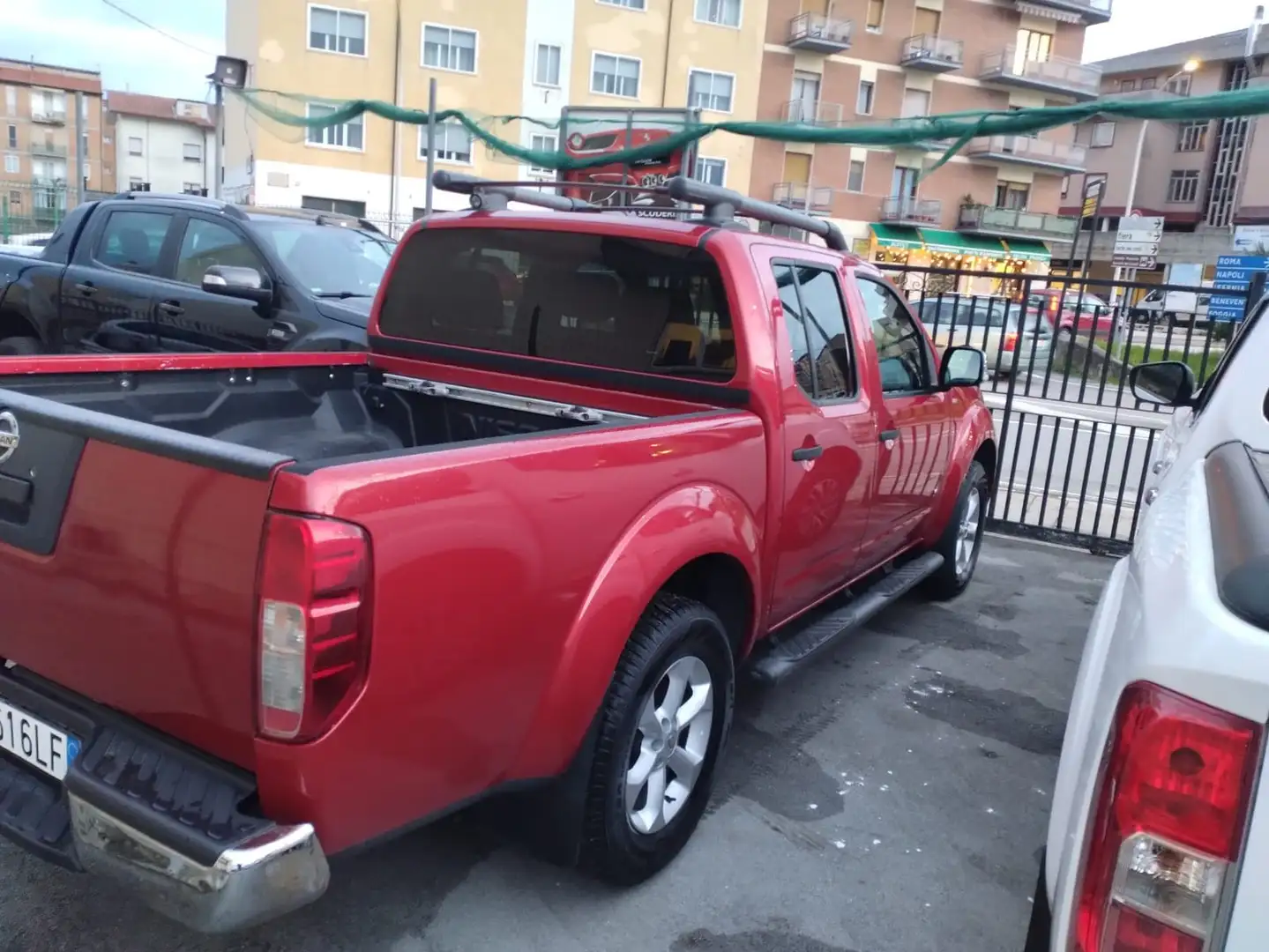 Nissan Navara Navara 3.0 V6 dci d.cab LE auto Rouge - 2
