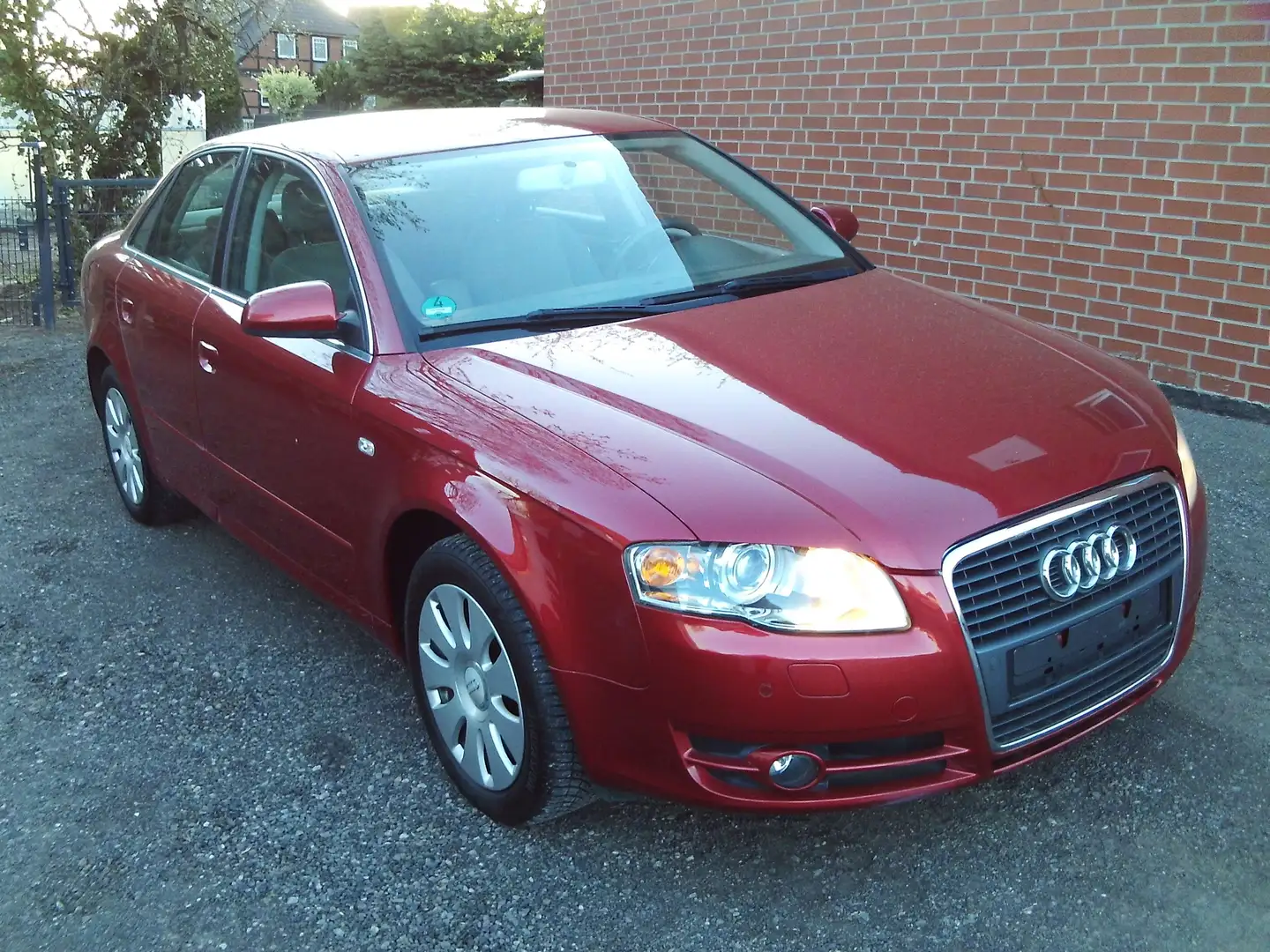 Audi A4 2.0 TFSI (147kW) Automatik Garantie Rot - 1