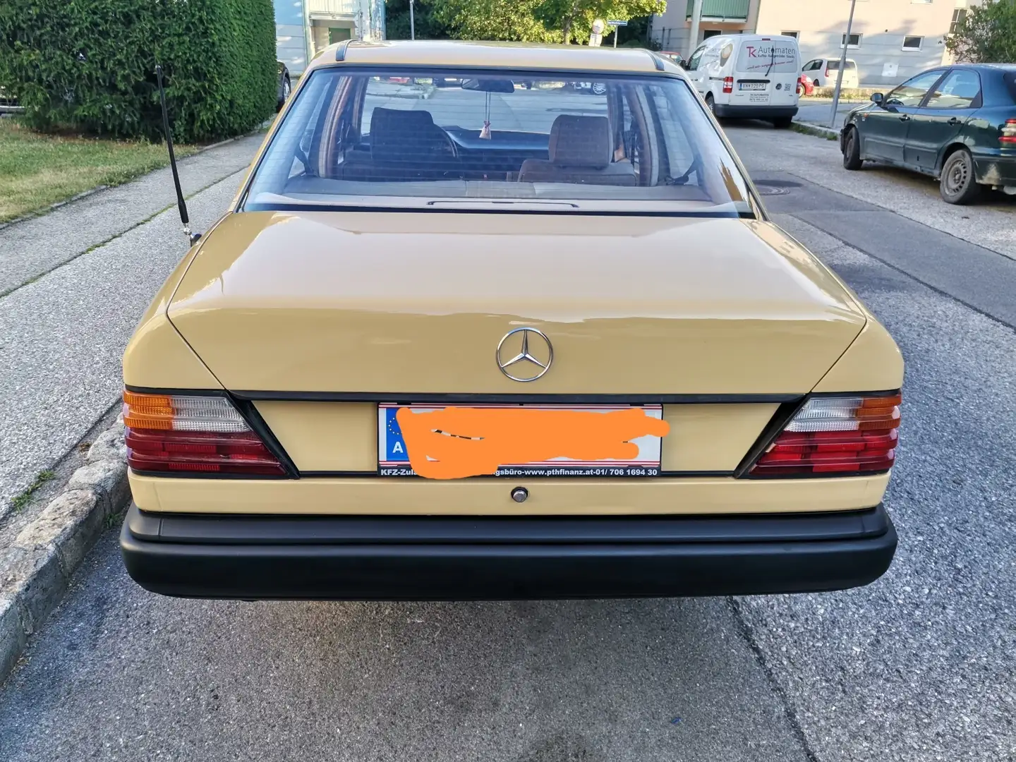 Mercedes-Benz E 230 TE Жовтий - 1