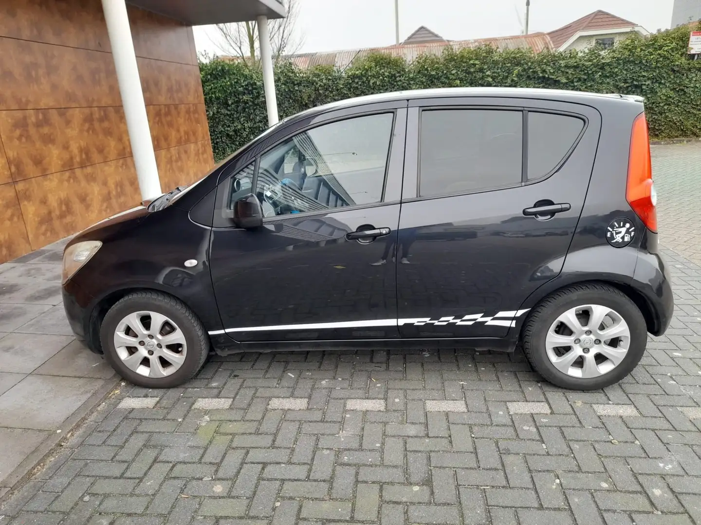Opel Agila 1.0 Edition Zwart - 1