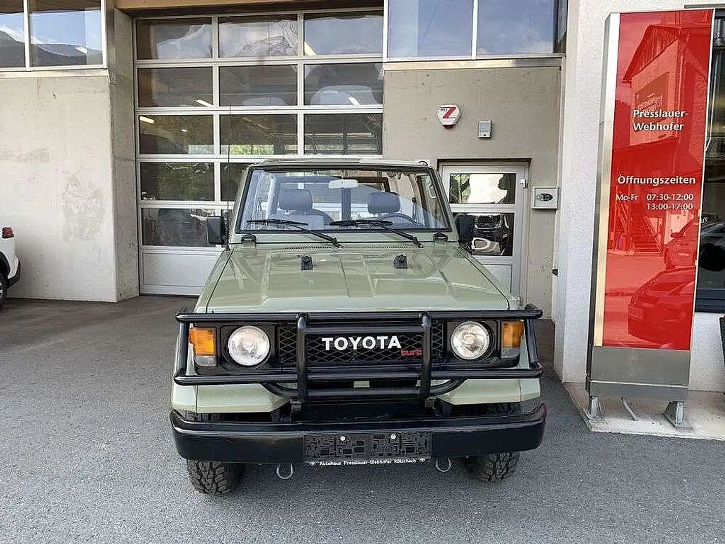 Toyota Land Cruiser Landcruiser 2,4 LX Htp. 4WD TD Grün - 2