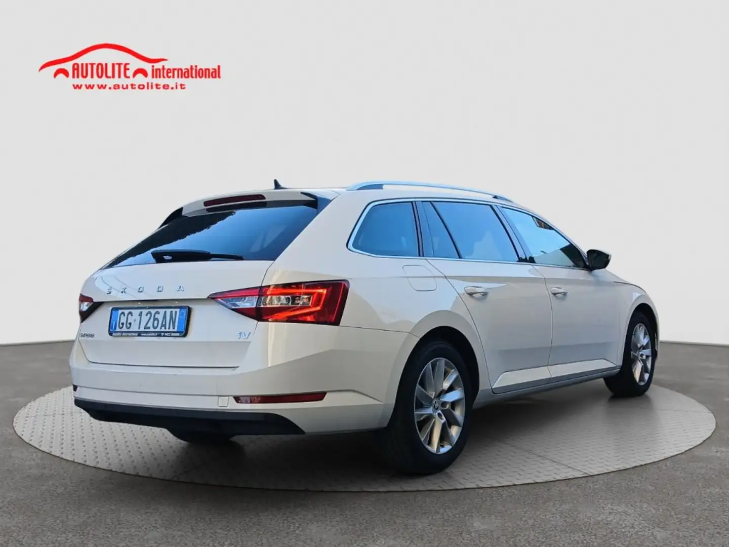 Skoda Superb 1.4 TSI Plug-In Hybrid DSG Wagon Style Bianco - 2