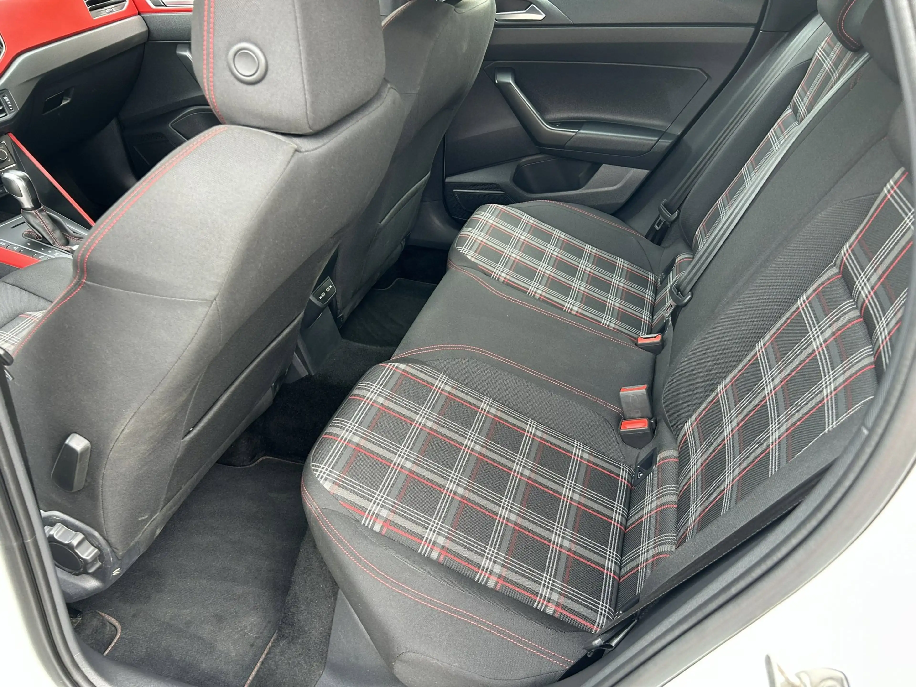 Volkswagen Polo GTI 2.0 TSI — photo 8