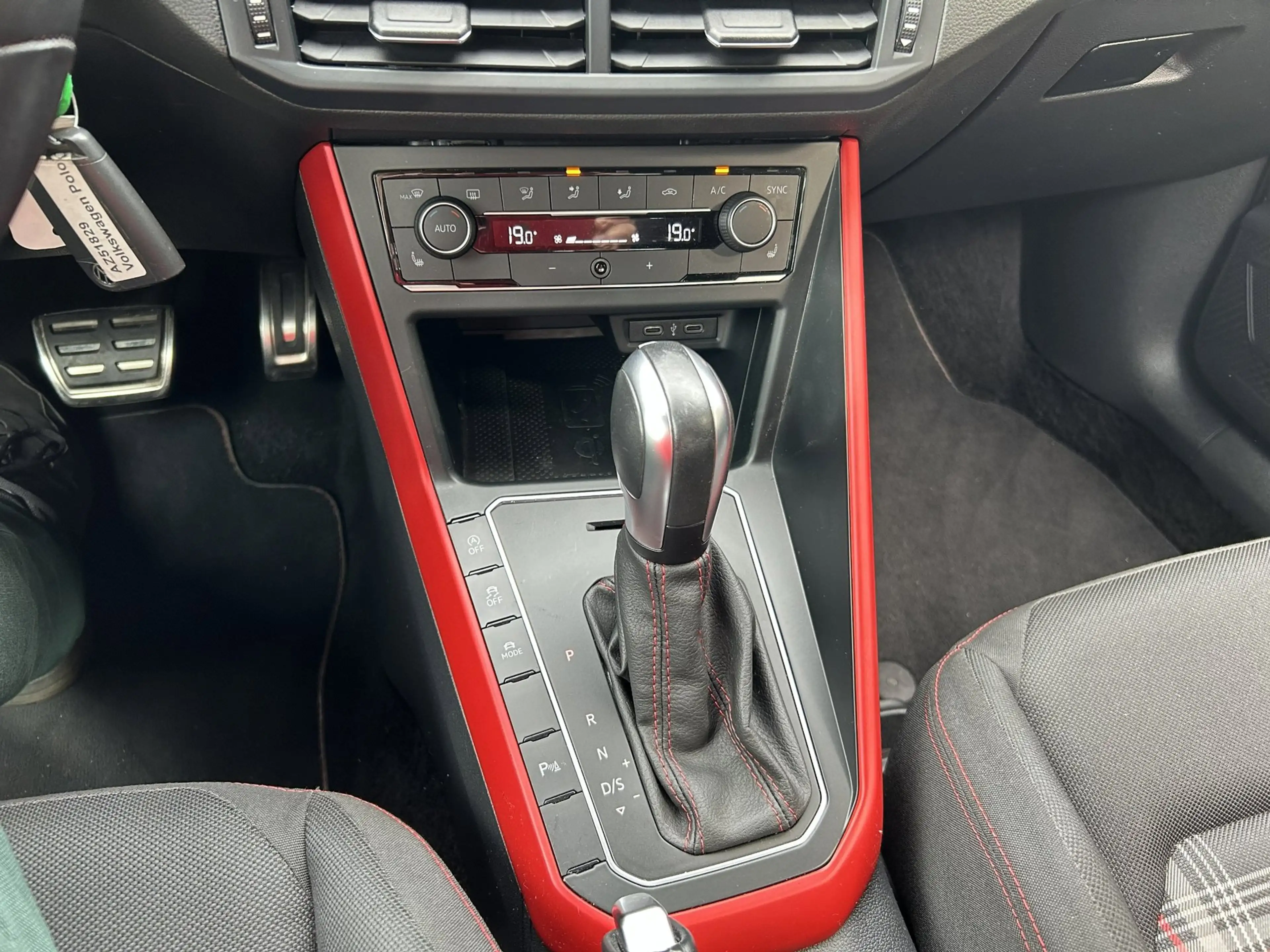 Volkswagen Polo GTI 2.0 TSI — photo 13