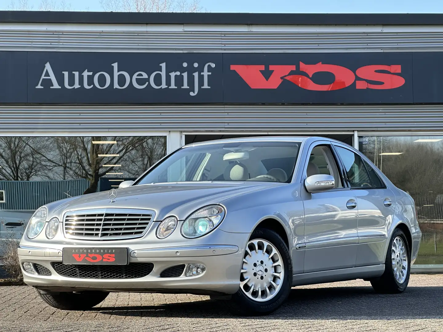 Mercedes-Benz E 240 Elegance | Youngtimer | 6 cilinder | Zeer mooi! Grijs - 1