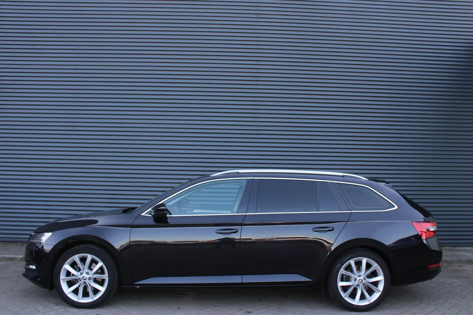 Skoda Superb Combi 1.5 TSI ACT Business Edition Full-Led Naviga Zwart - 2