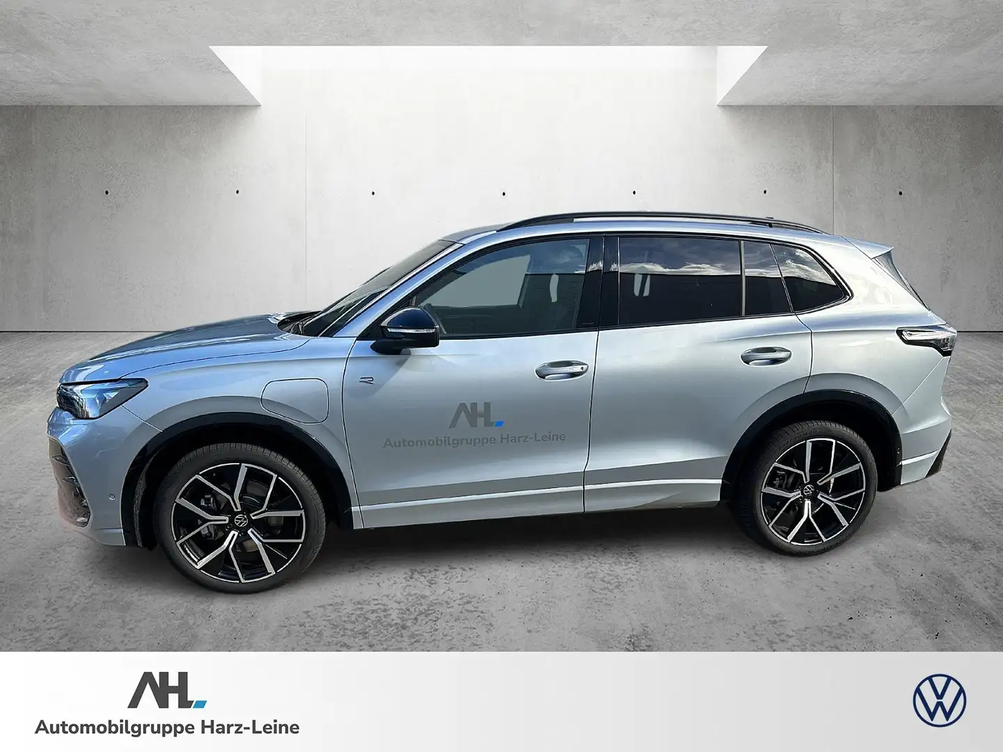 Volkswagen Tiguan R-Line 1,5 l eHybrid *AHK*NAVI*SOUND*BLACK*IQ.DRIV Silber - 2