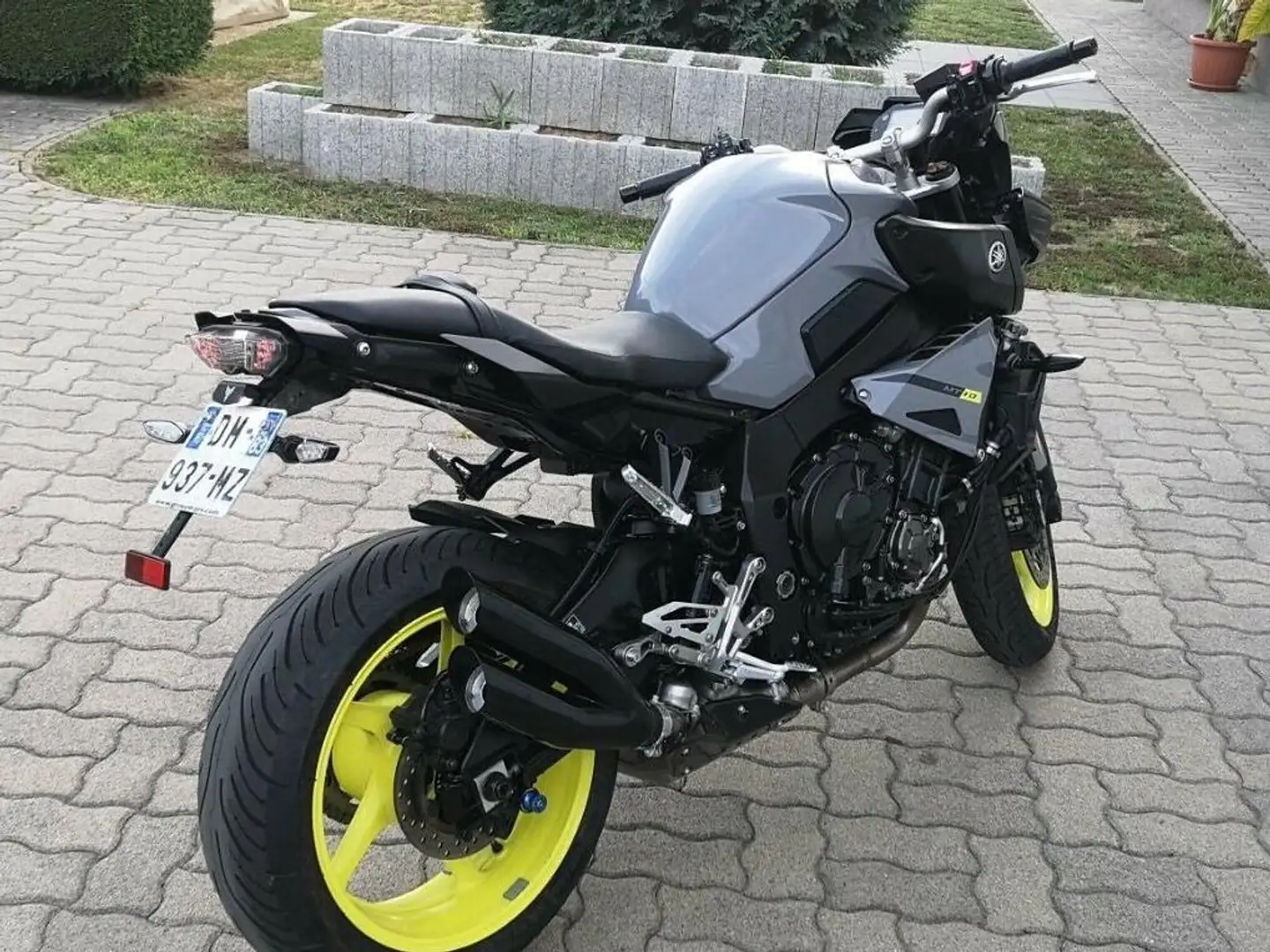 Yamaha MT-10 Negro - 2