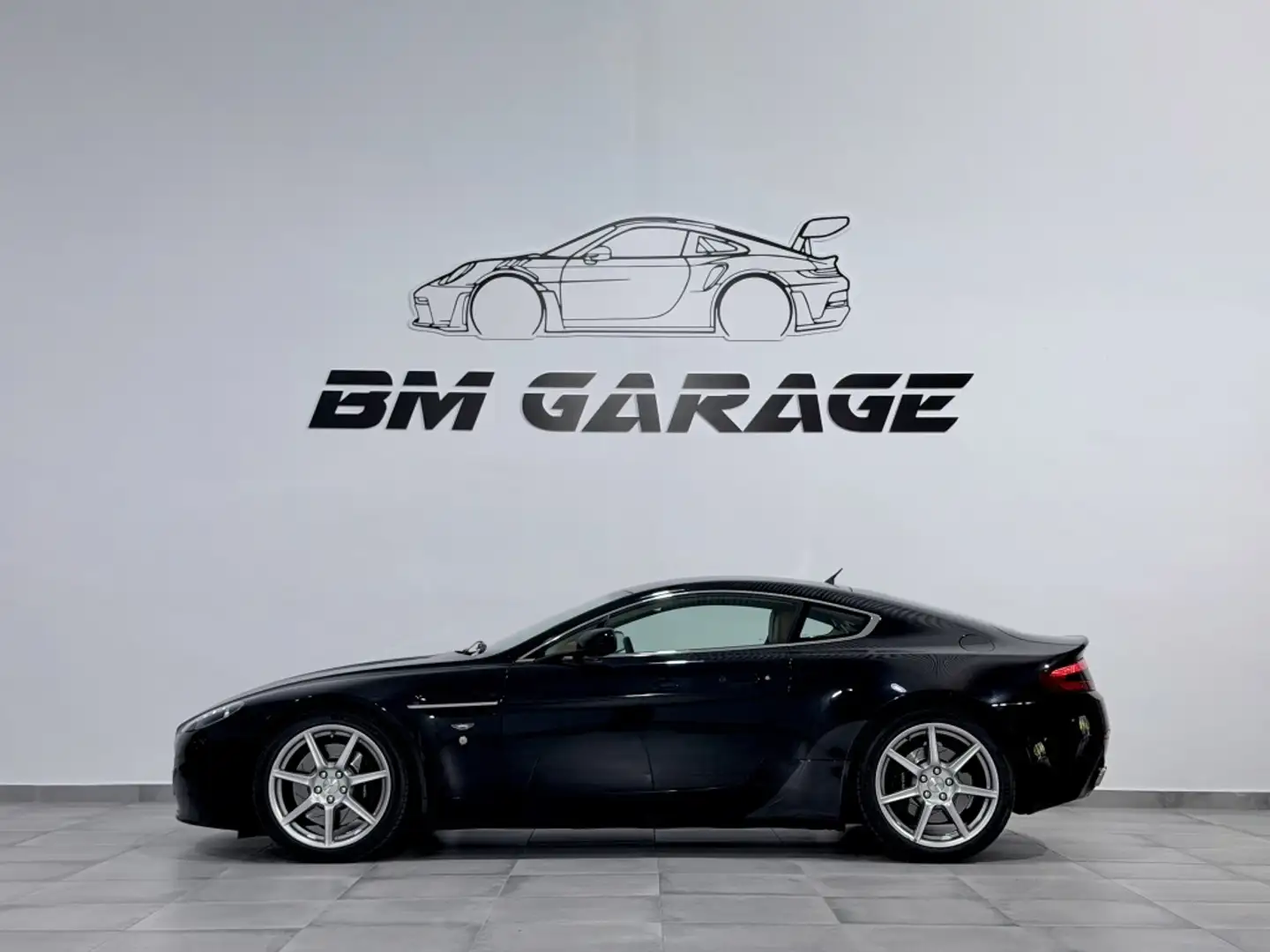 Aston Martin Vantage Negro - 2