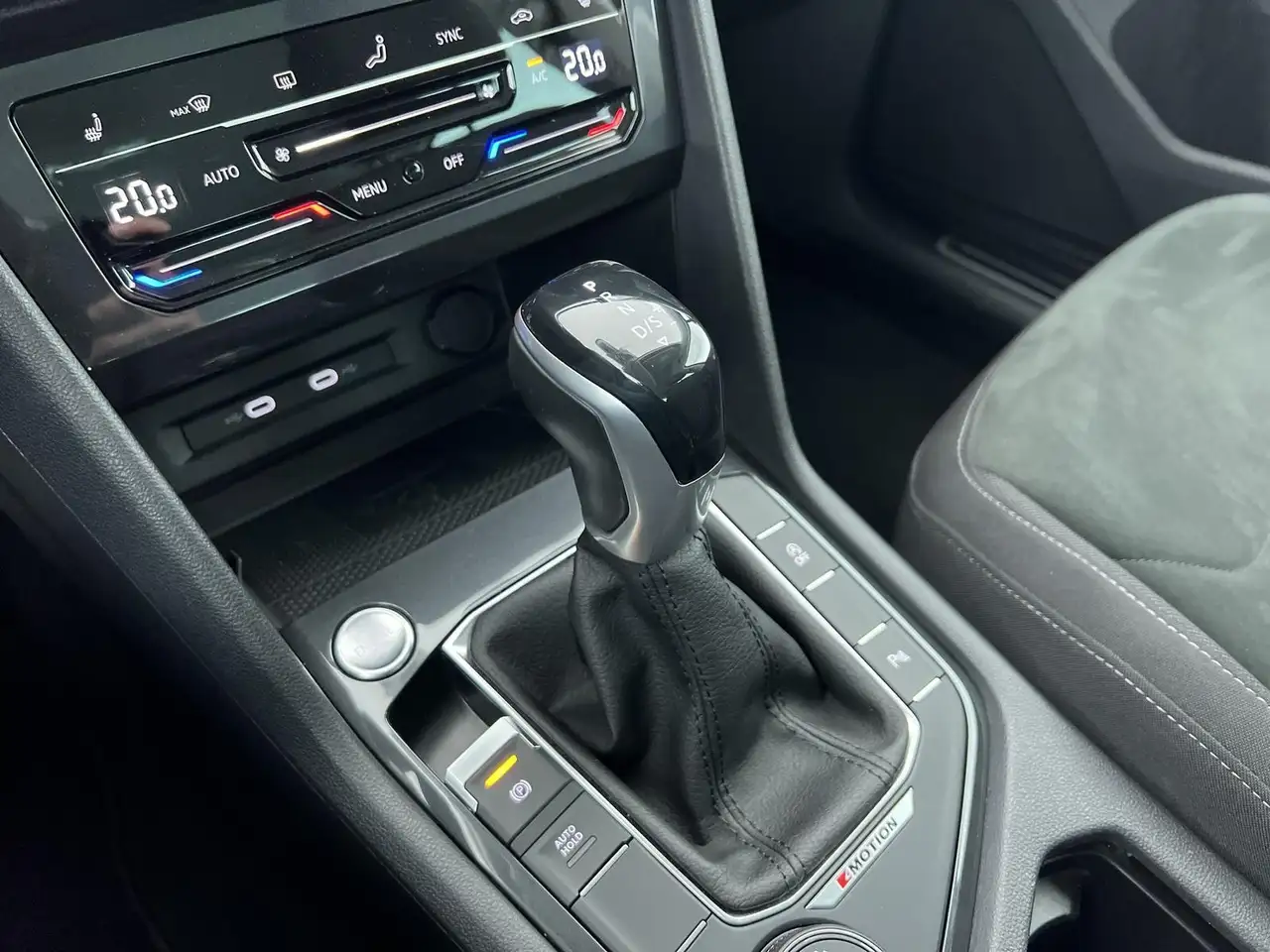 Volkswagen Tiguan Elegance 4Motion 2.0TDI*NAVI*SHZ*RFK*uvm 14