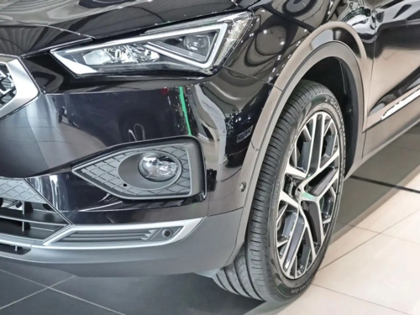 SEAT Tarraco Xperience Panorama+Anhängerkupplung Schwarz - 2
