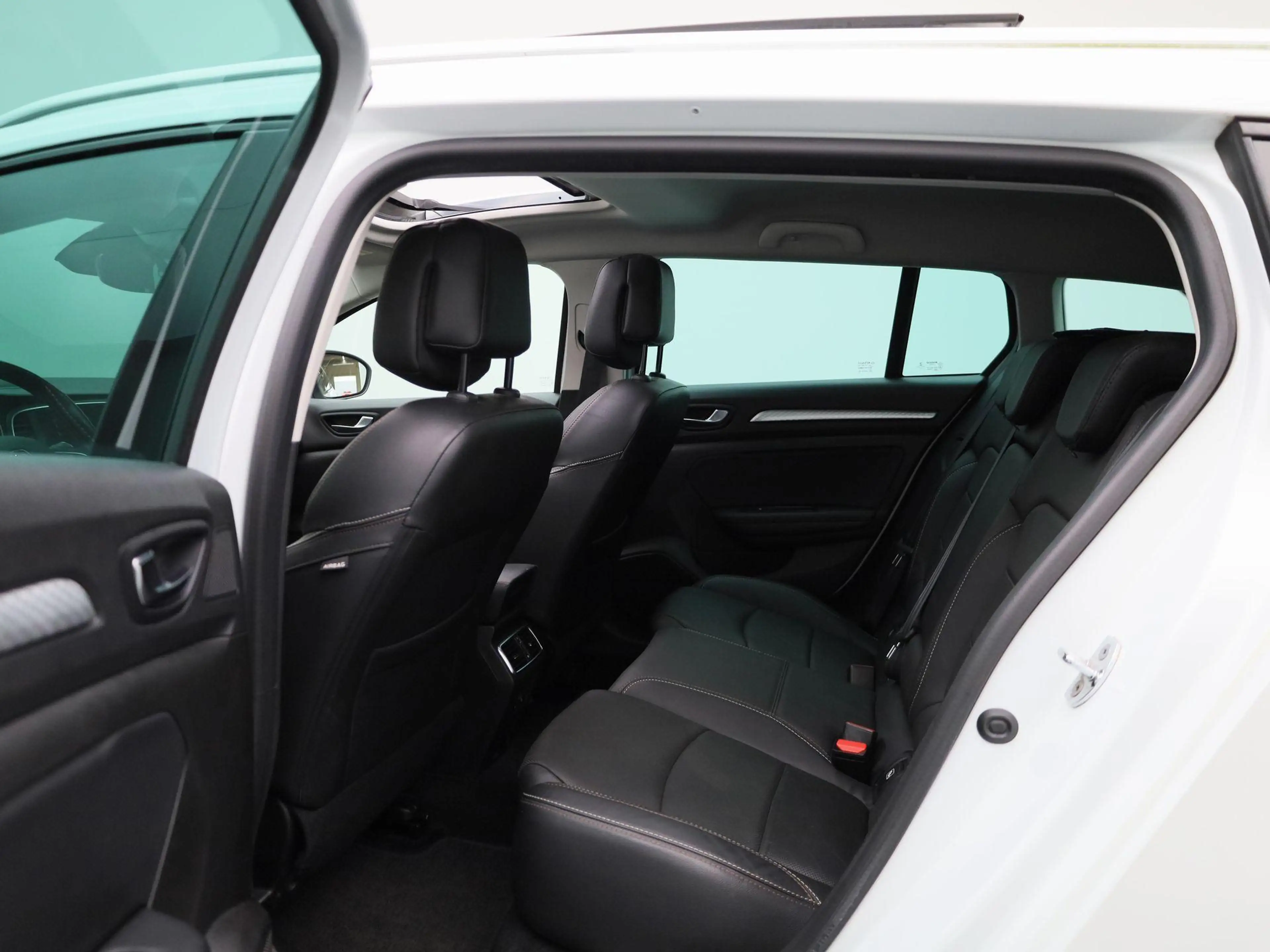 Renault Megane Estate 1.3 TCe Business Edition One | Trekhaak | N — photo 11