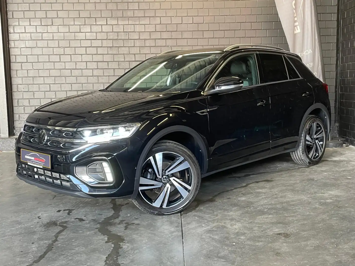 Volkswagen T-Roc R-line 150 CV DSG 7 ** Caméra ** Hayon ** Noir - 1