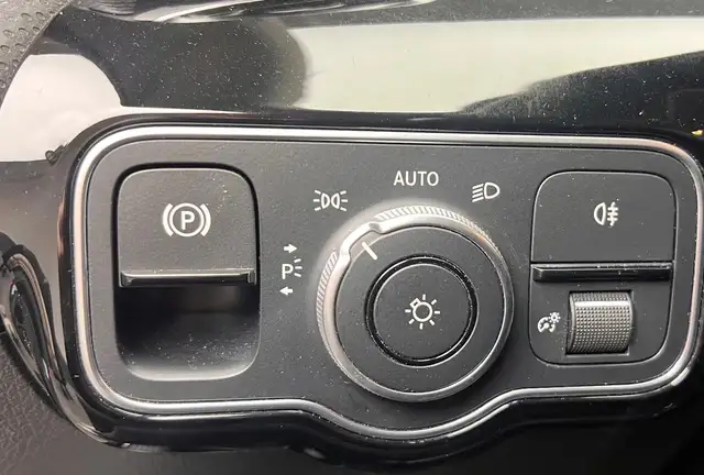 Mercedes-Benz Cla view 12