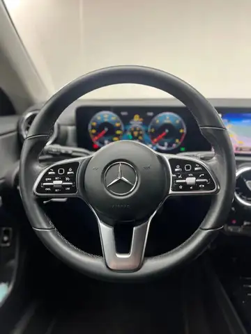 Mercedes-Benz Cla view 10