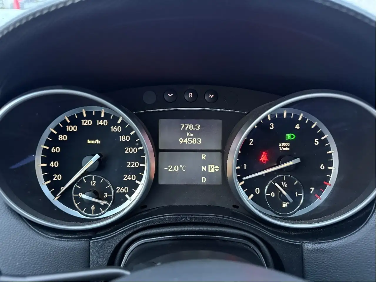 Mercedes-Benz GL-Class снимка Mercedes-Benz GL-Class