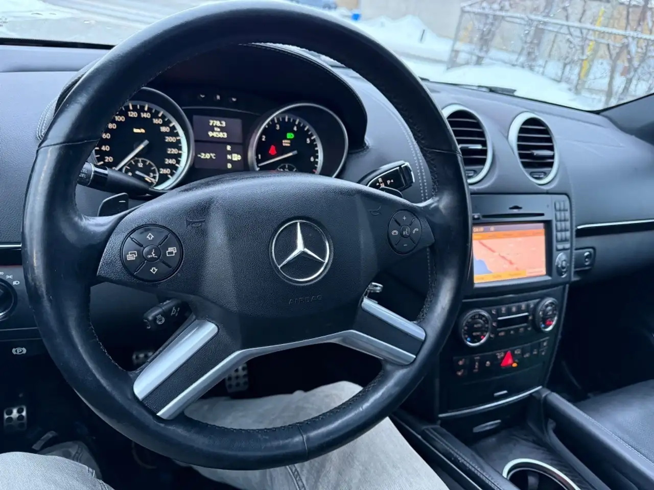 Mercedes-Benz GL-Class снимка Mercedes-Benz GL-Class