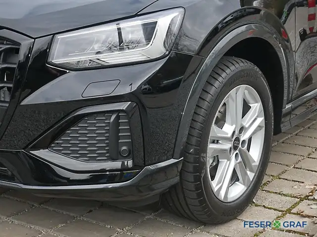 Audi Q2 view 9