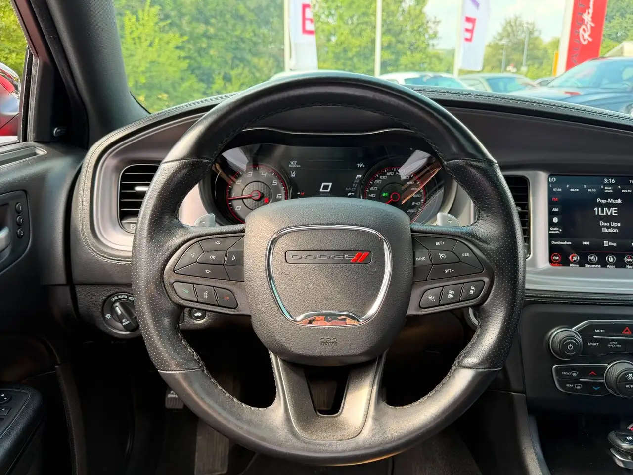 Dodge Charger 2023 — фото 13