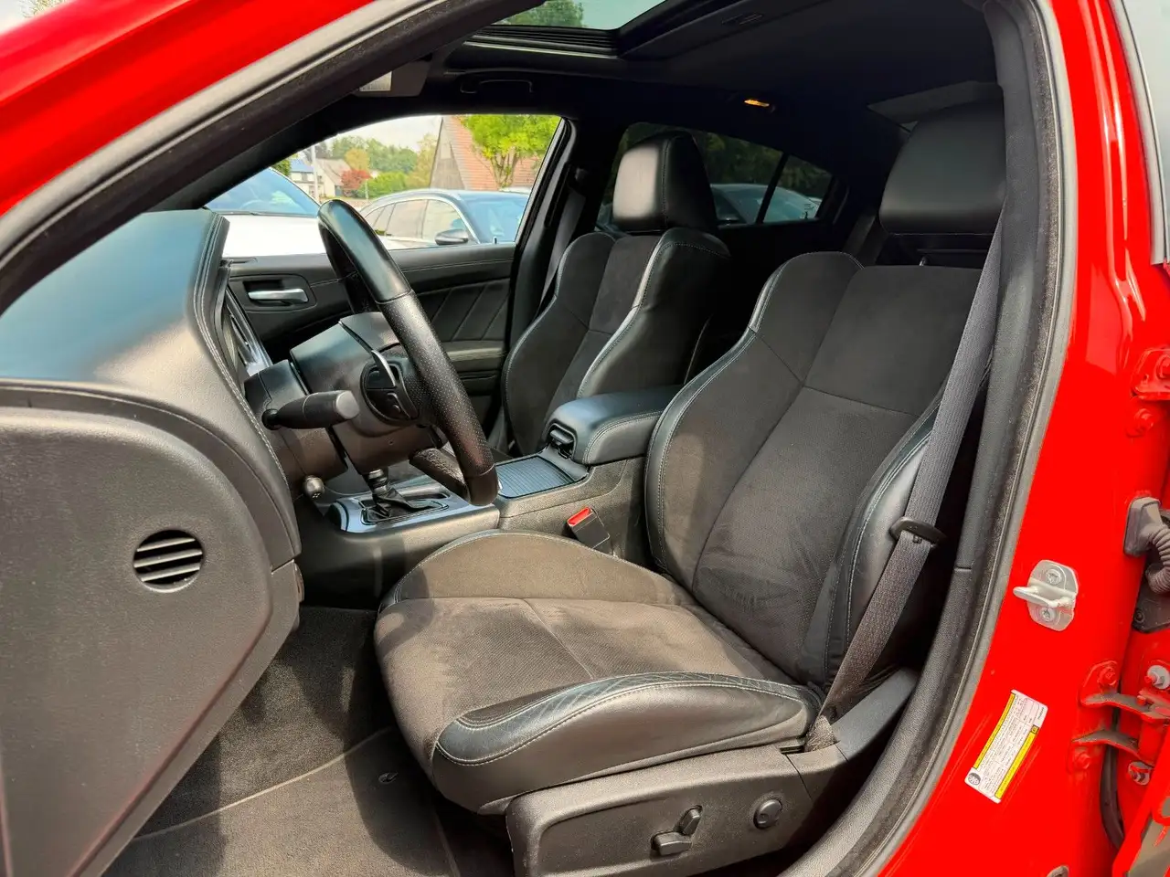 Dodge Charger 2023 — фото 12