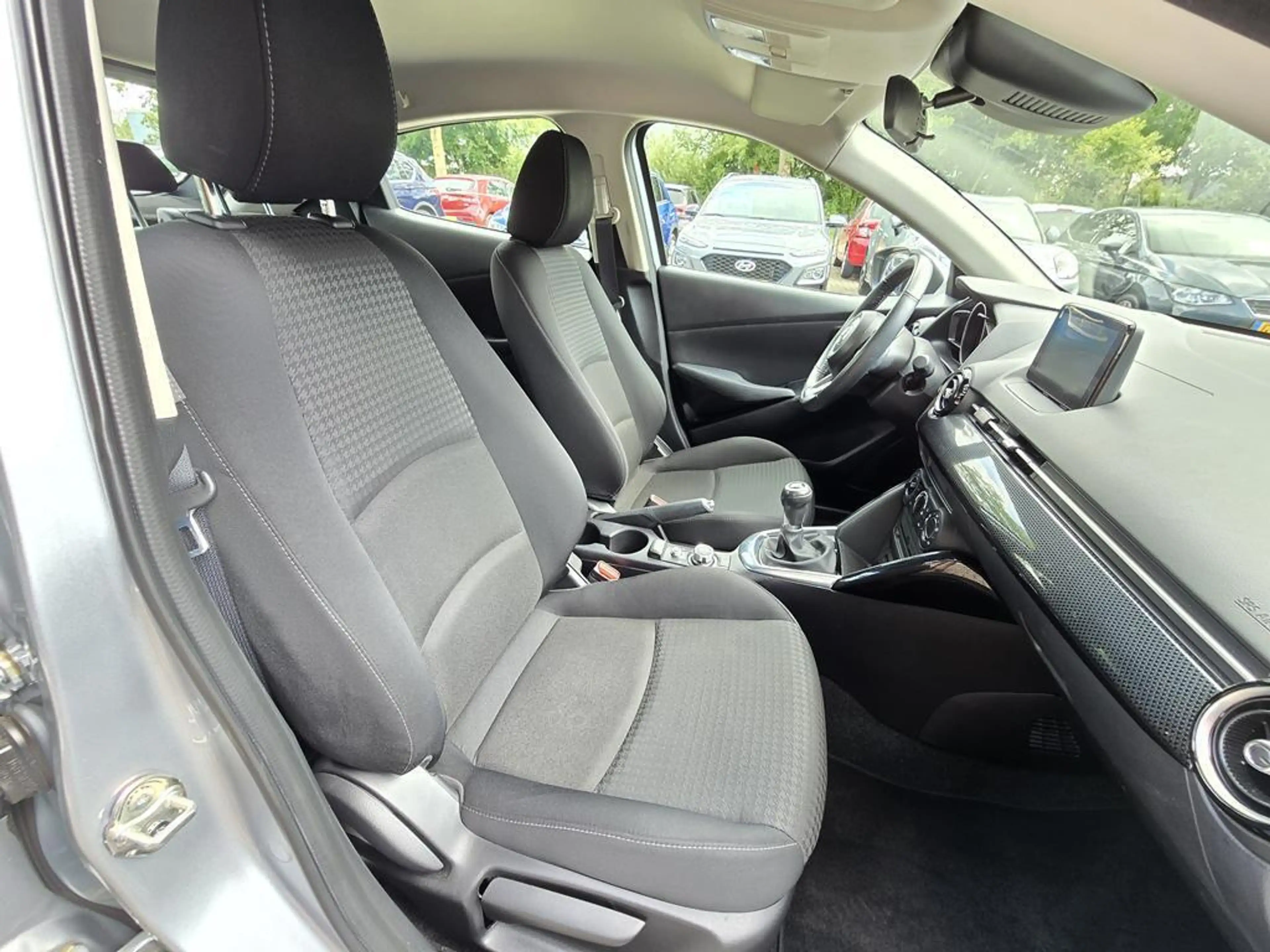 Mazda 2 1.5 Skyactiv-G Dynamic Airco|Cruise|Navi|Pdc|UNIEK — photo 4
