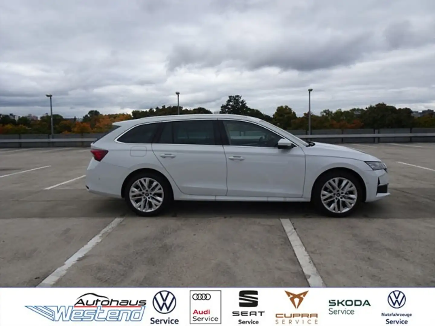 Skoda Octavia Combi Selection 1.5l TSI MHEV 110kW DSG Pano LED N Weiß - 2