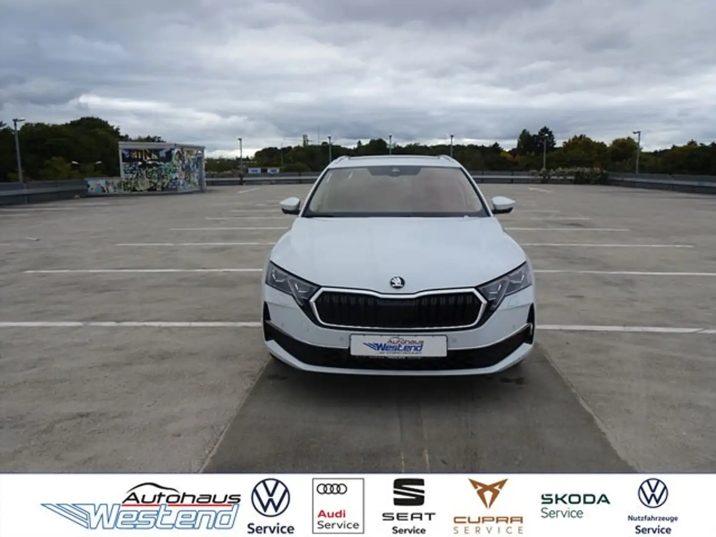 Skoda Octavia Combi Selection 1.5l TSI MHEV 110kW DSG Pano LED N Weiß - 1