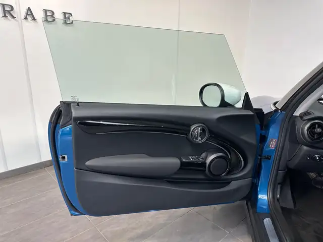 Mini Hatch view 6