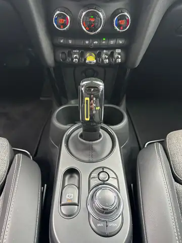 Mini Hatch view 16
