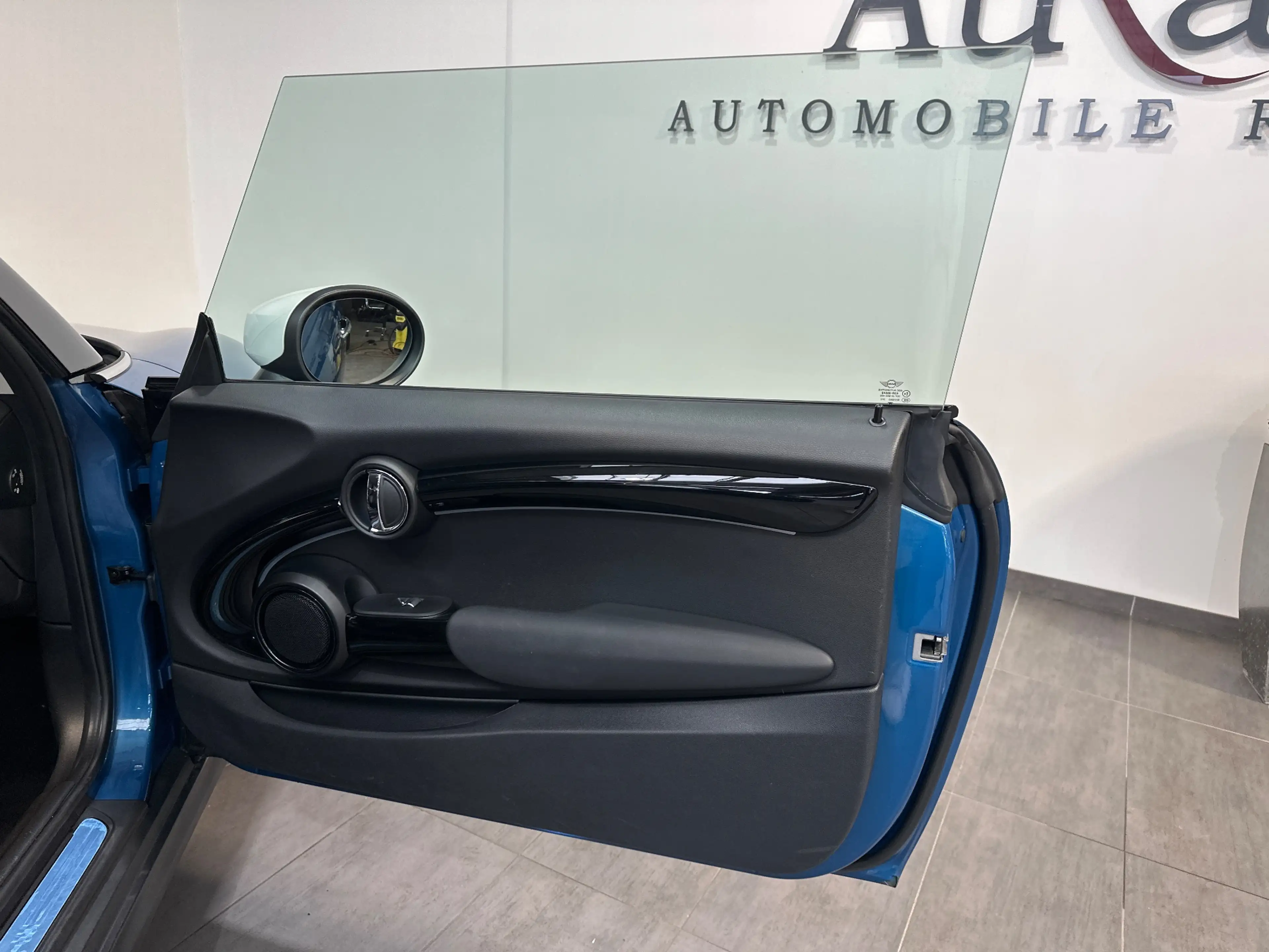 MINI Cooper SE Classic Trim NAV+LED+SHZ+KEYLESS+CARPLAY+DIGDISP — photo 7