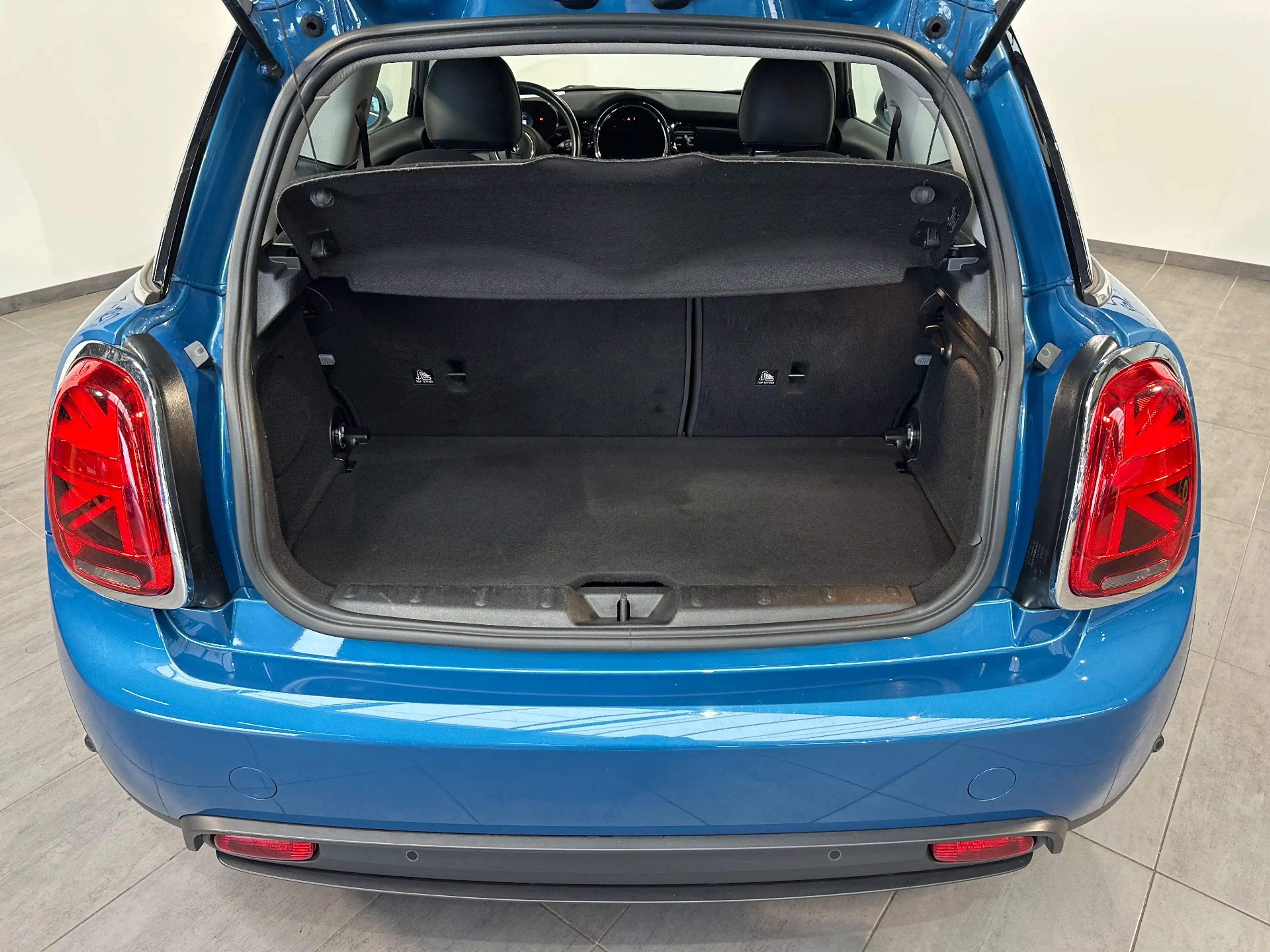 MINI Cooper SE Classic Trim NAV+LED+SHZ+KEYLESS+CARPLAY+DIGDISP — photo 8