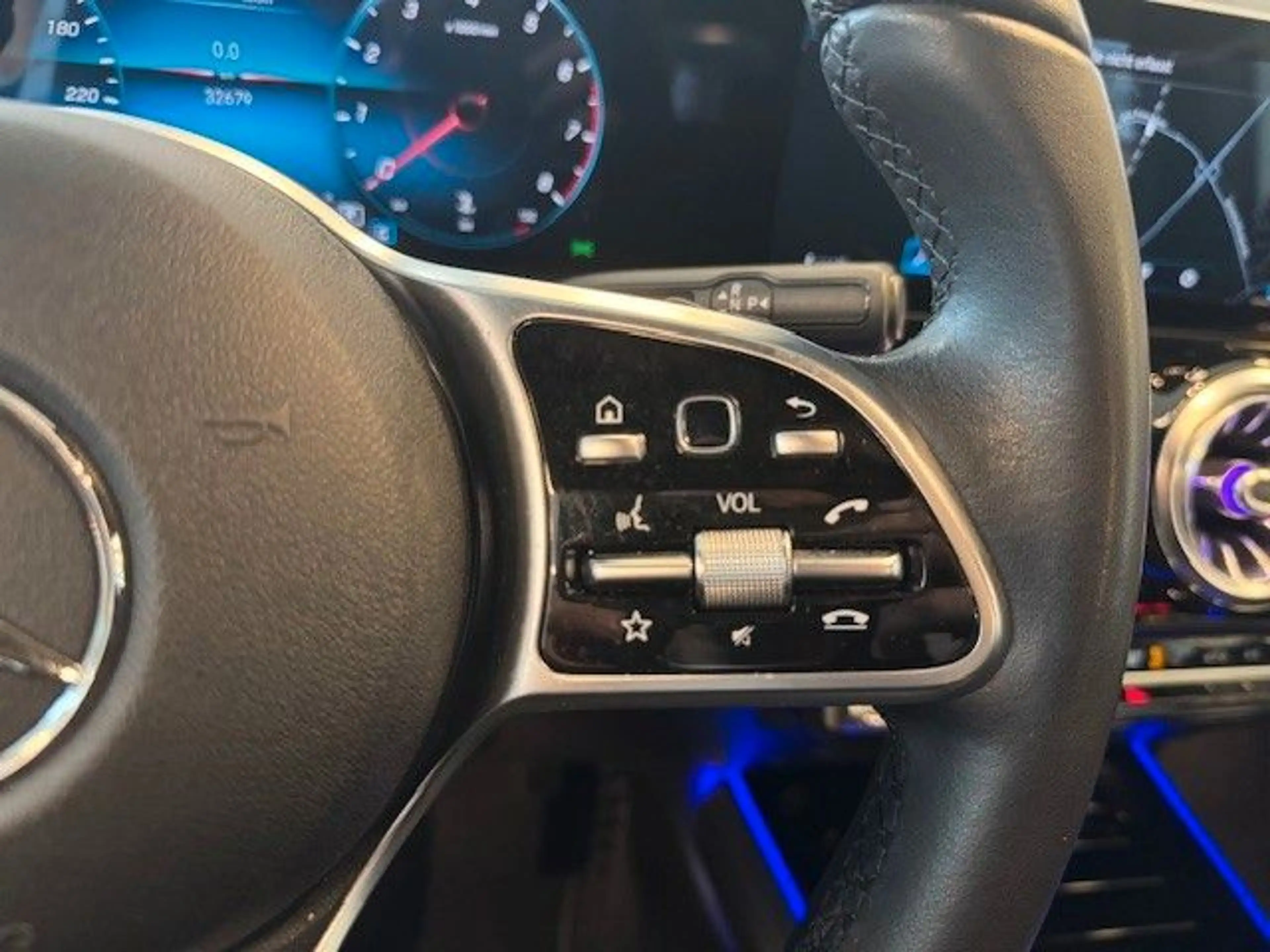 Mercedes-Benz B 180 Edition 19 / Prog. Carplay LED Rü-Ka TWA — photo 21