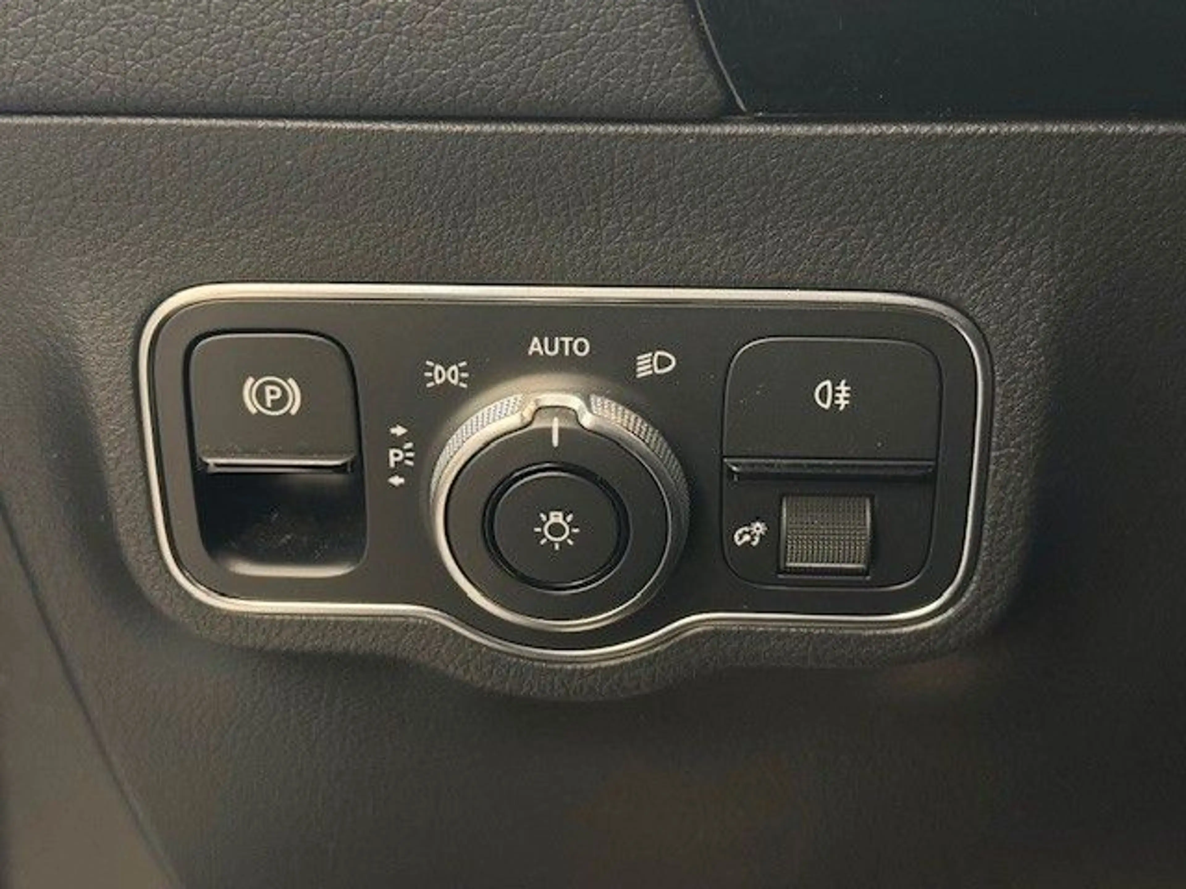 Mercedes-Benz B 180 Edition 19 / Prog. Carplay LED Rü-Ka TWA — photo 15