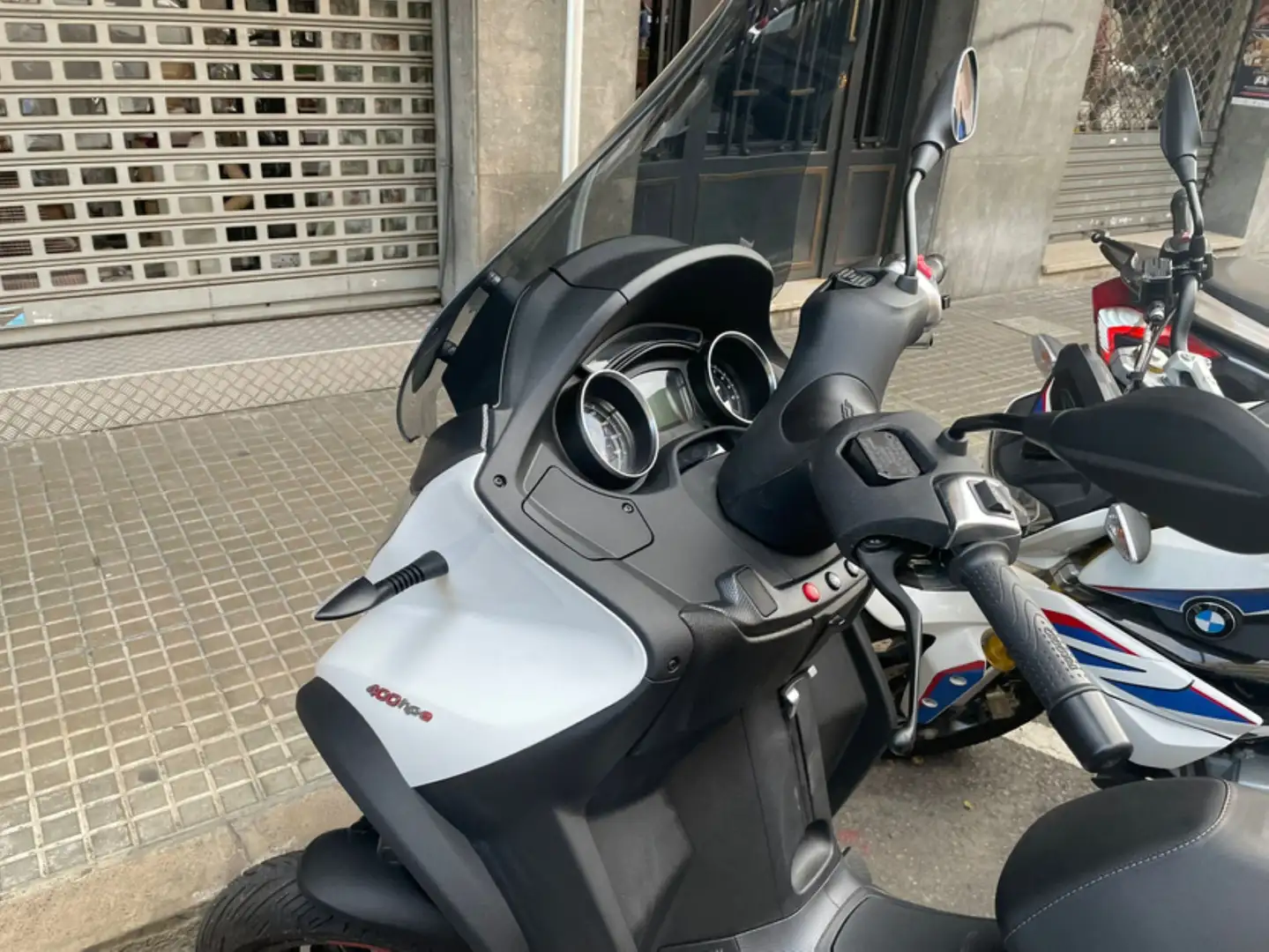 Piaggio MP3 400 Sport Blanco - 2
