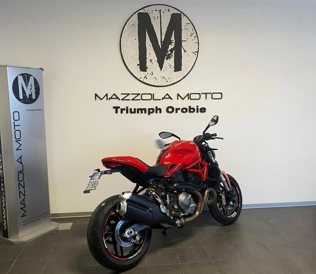 Ducati Monster 821 Rojo - 2