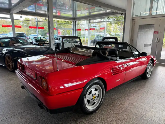 Ferrari Mondial view 26