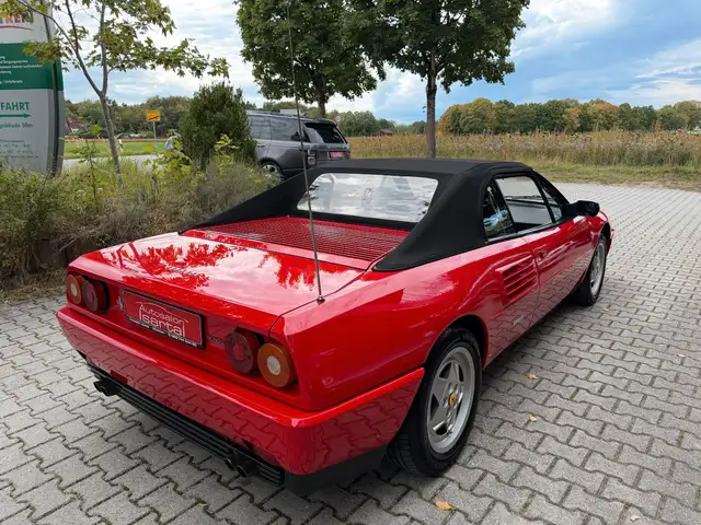 Ferrari Mondial view 8