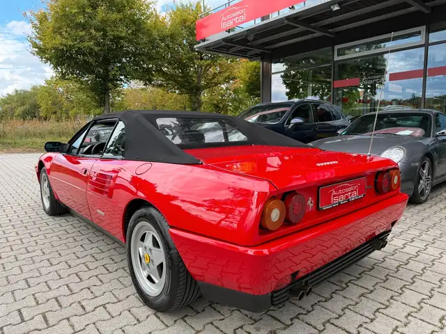 Ferrari Mondial view 5