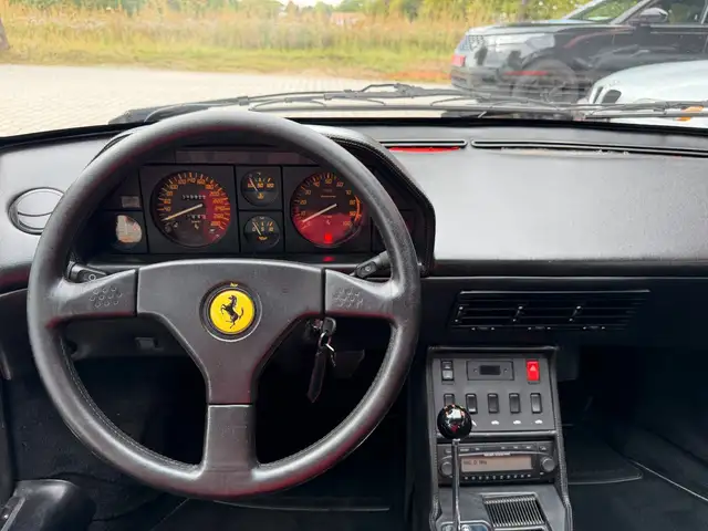 Ferrari Mondial view 14