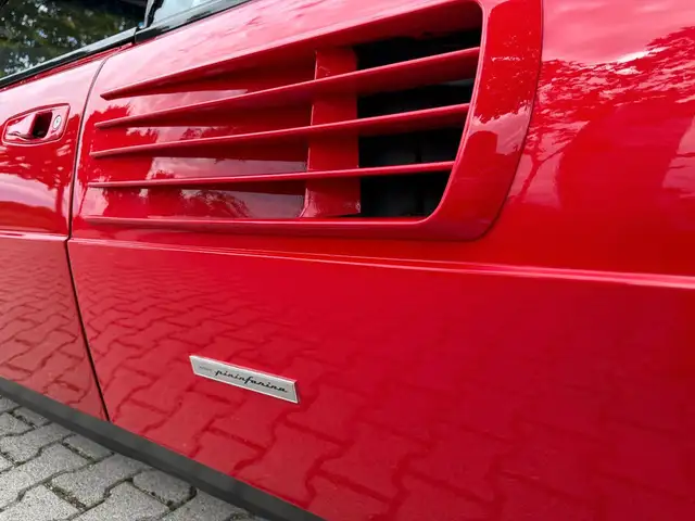 Ferrari Mondial view 4
