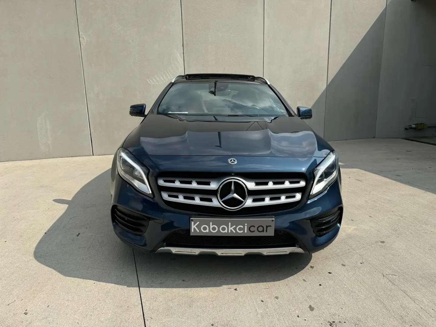 Mercedes-Benz GLA 220 PACK AMG / TOIT OUVRANT / CAMERA / GPS / GARANTIE Blauw - 2