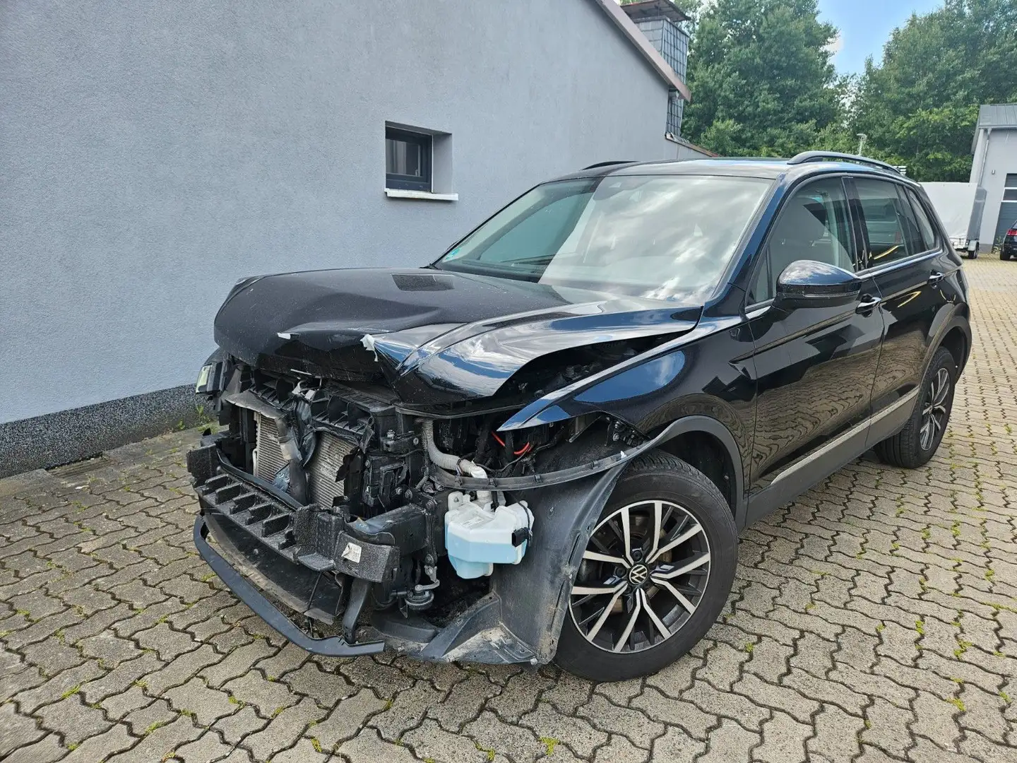Volkswagen Tiguan Life DSG RFK Navi Allwetter ASG bis 09/27 Schwarz - 1