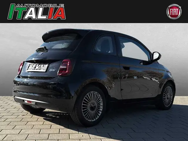 Fiat 500E view 2
