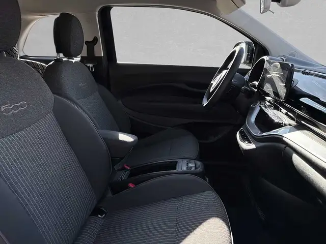 Fiat 500E view 6