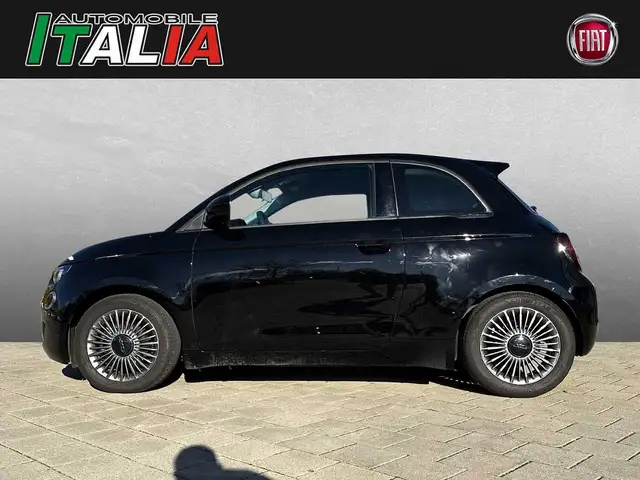 Fiat 500E view 3