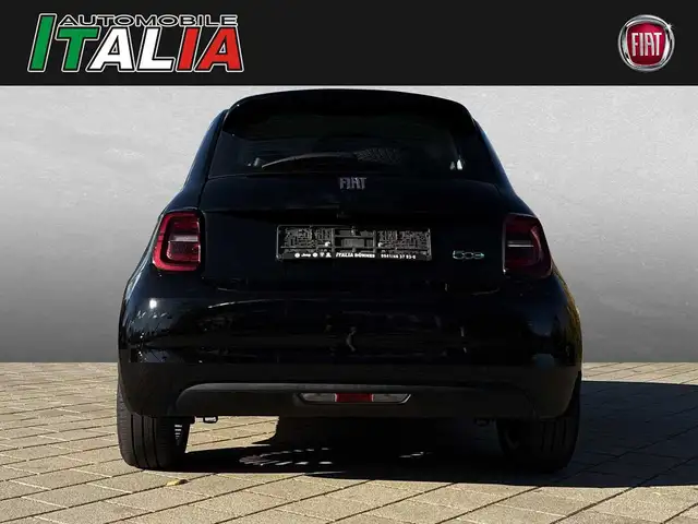 Fiat 500E view 4