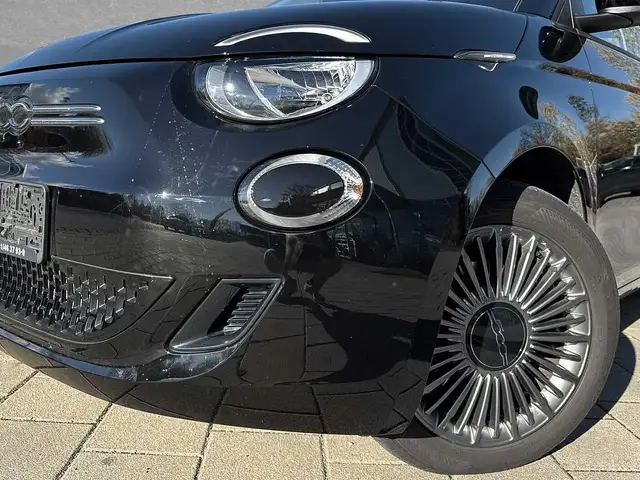 Fiat 500E view 13