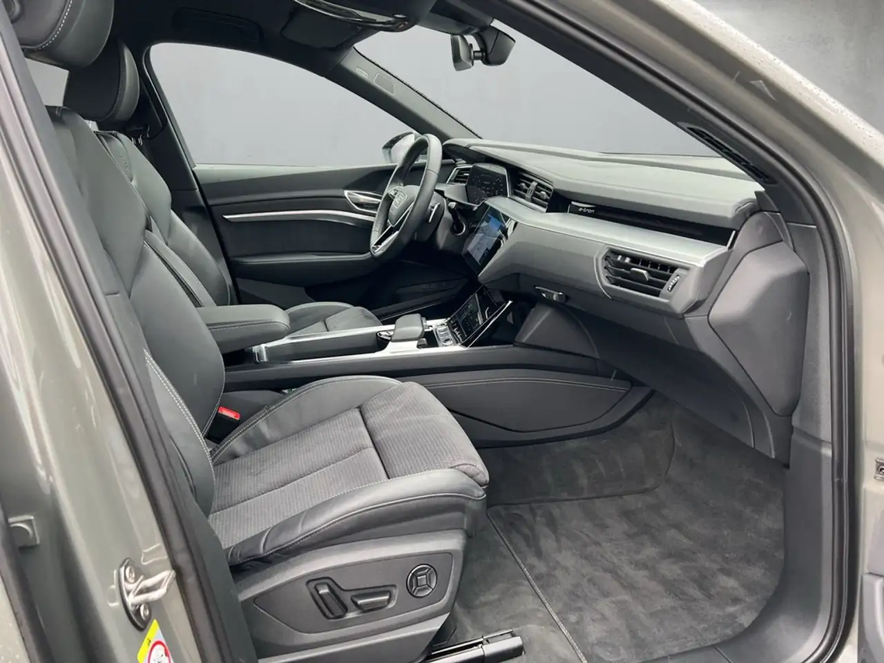 Audi Q8 e-tron advanced 50 quattro *SOH94%*Matrix*AHK 14