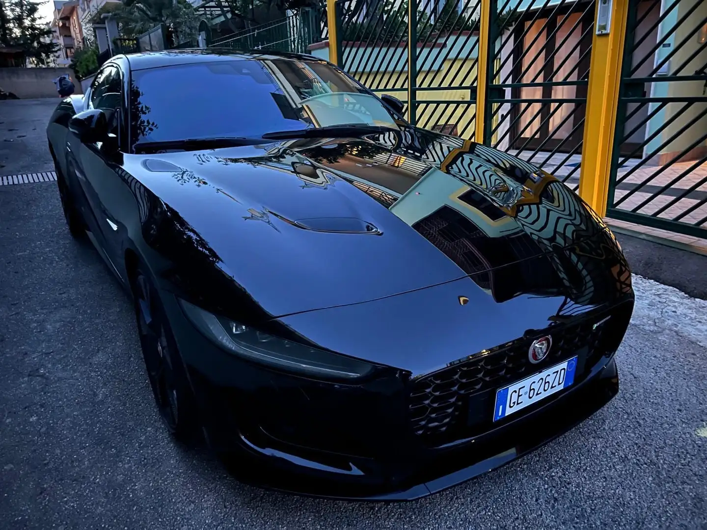 Jaguar F-Type Coupe 2.0 i4 R-Dynamic Black rwd 300cv auto MATRIX Nero - 1
